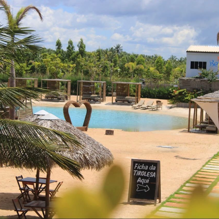🌴 Beira D’Água – Little Beach 🌊
Um refúgio encantador no extremo leste de Jericoacoara, onde a natureza e a gastronomia se encontram à beira do paraíso.