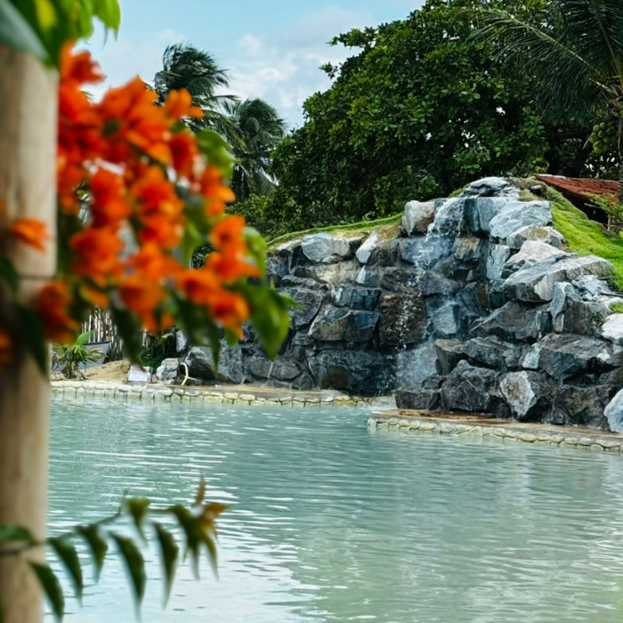 🌴 Beira D’Água – Little Beach 🌊 Um refúgio encantador no extremo leste de Jericoacoara, onde a natureza e a gastronomia se encontram à beira do paraíso.