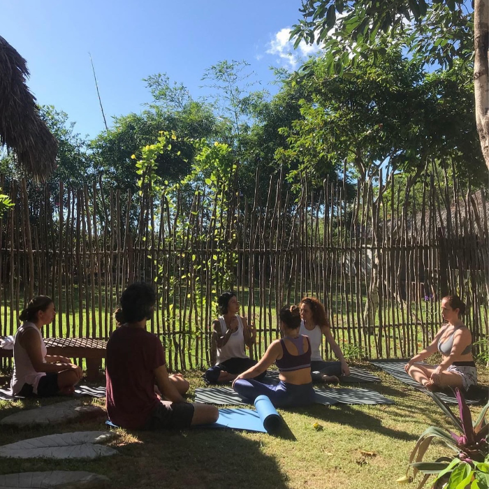 Yoga Jeri é um convite para se reconectar com o corpo, a mente e a natureza.
Entre o som do mar e a brisa suave de Jericoacoara, cada prática se transforma em uma experiência de equilíbrio, leveza e presença.