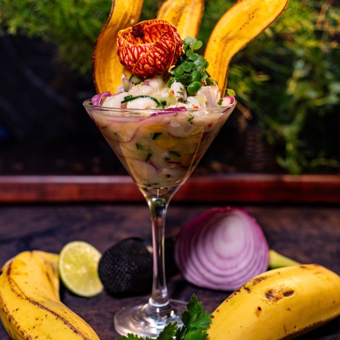 No Sarau, a gastronomia é servida
com trilha sonora.
Entre aromas, texturas e sabores autorais, cada prato é uma obra que se completa ao som de jazz, blues, samba e brasilidade. Localizada no coração do centro histórico.