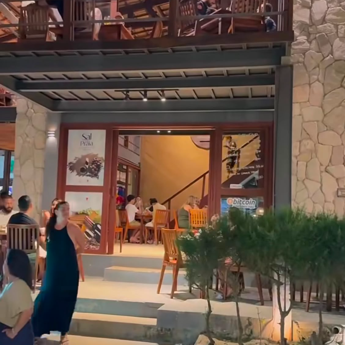 No Restaurante Sal da Praia o Welcome drink é bem regional, na compra de qualquer prato do cardápio, o clientes Duopass ganham com um famoso drink ¨ Canela de Jegue¨ com cachaça regional Jegue Daniel´s , que leva em sua composição laranja desidratada e canela com toque especial da casa