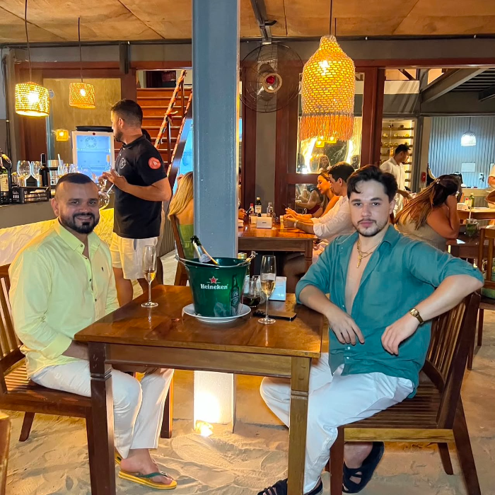 No Restaurante Sal da Praia o Welcome drink é bem regional, na compra de qualquer prato do cardápio, o clientes Duopass ganham com um famoso drink ¨ Canela de Jegue¨ com cachaça regional Jegue Daniel´s , que leva em sua composição laranja desidratada e canela com toque especial da casa