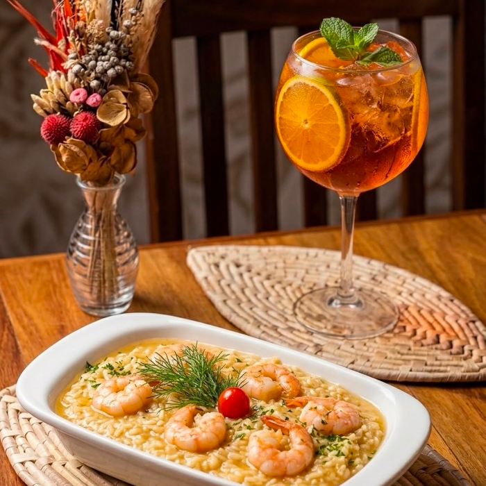 No Restaurante Sal da Praia o Welcome drink é bem regional, na compra de qualquer prato do cardápio, o clientes Duopass ganham com um famoso drink ¨ Canela de Jegue¨ com cachaça regional Jegue Daniel´s , que leva em sua composição laranja desidratada e canela com toque especial da casa