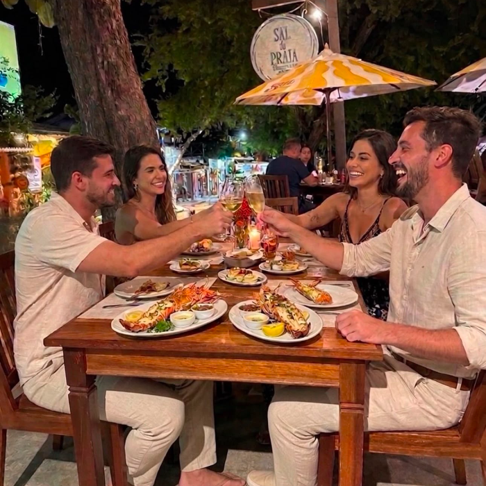 No Restaurante Sal da Praia o Welcome drink é bem regional, na compra de qualquer prato do cardápio, o clientes Duopass ganham com um famoso drink ¨ Canela de Jegue¨ com cachaça regional Jegue Daniel´s , que leva em sua composição laranja desidratada e canela com toque especial da casa